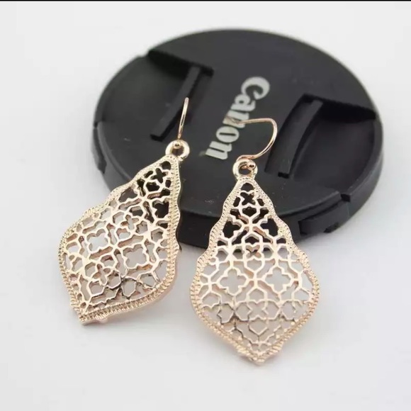 Jewelry - NEW 🌸 2” Rose Gold Filigree teardrop earrings 🌸